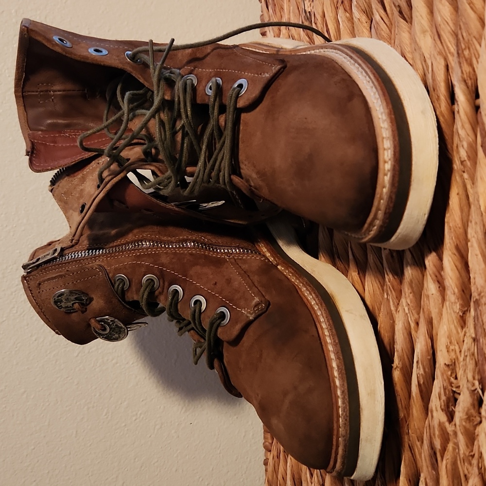 Ankle leather boots